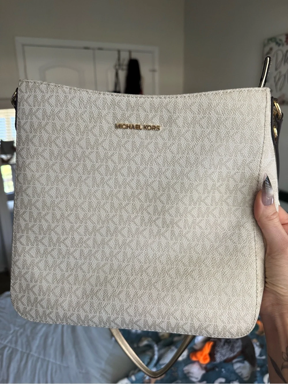 Michael Kors Jet Set Travel Large Signature Logo Messenger Bag